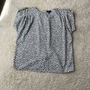 Who what wear blouse black and white size medium